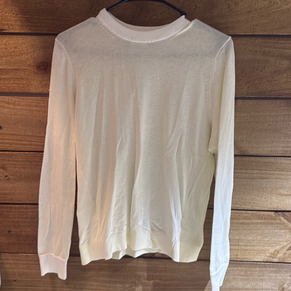 Never worn Lululemon Sweater Size 6